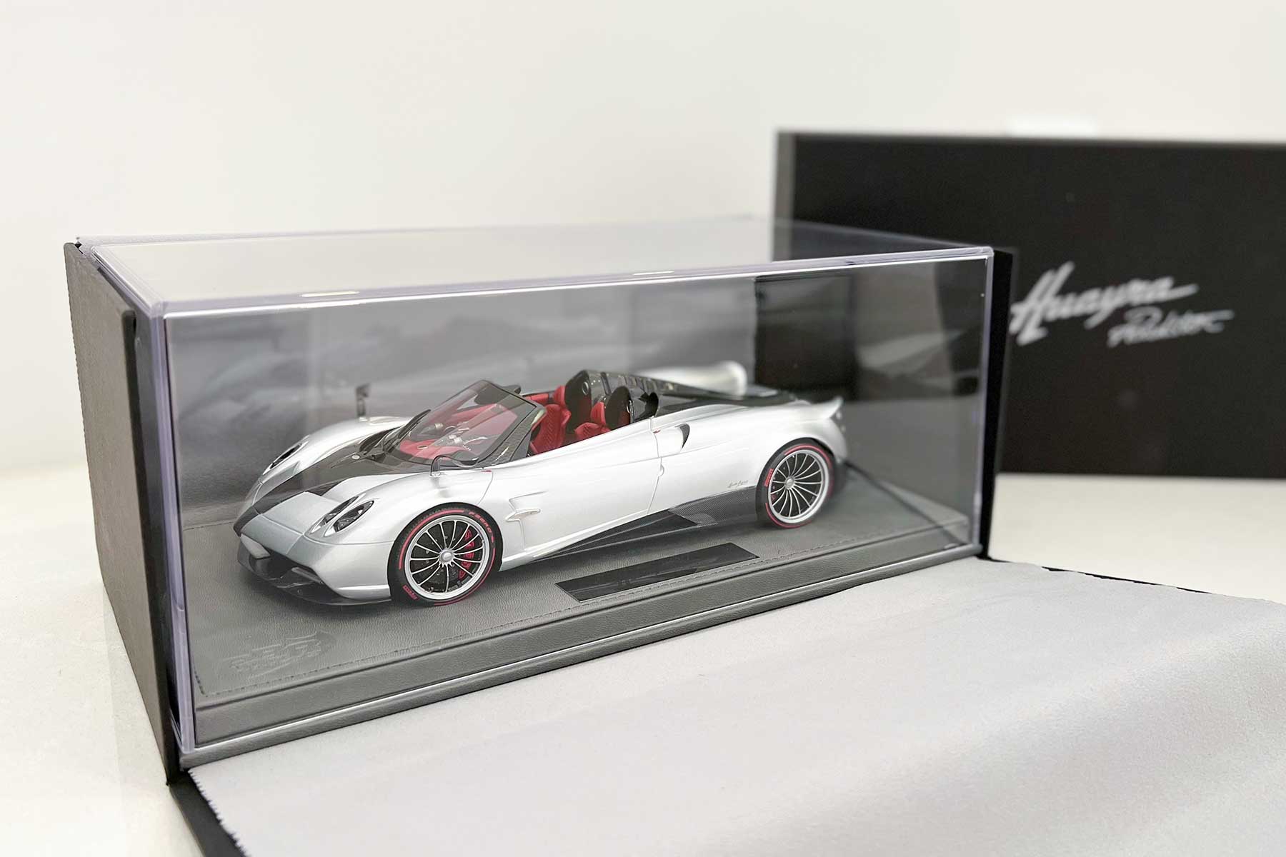 PAGANI 1:18 HUAYRA ROADSTER 全車碳纖維模型車精品– PAGANI TAIWAN